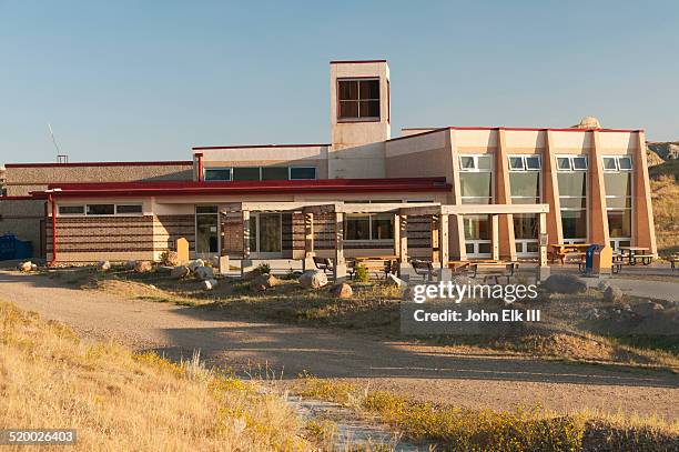 dinosaur provincial park, visitor center - dinosaur provincial park imagens e fotografias de stock