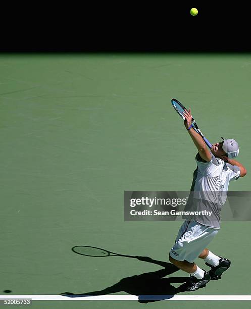 Andy Roderick Serving Andy Roddick Serve Photos and Premium High Res Pictures - Getty Images