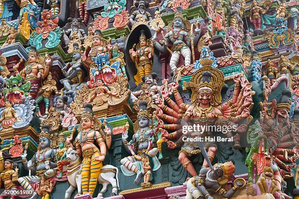 gopura (pyramidal gate) covered with stucco figures of gods,goddesses and guardian monsters in the minakshi sundareshvara temple madurai,india - minakshi temple - fotografias e filmes do acervo