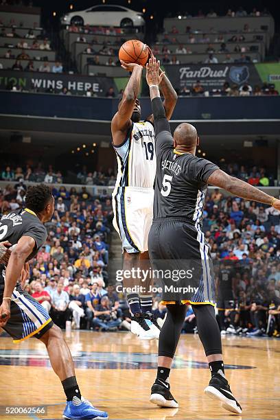 Hairston of the Memphis Grizzlies shoots the ball during the game tate Warriors on April 9, 2016 at FedExForum in Memphis, Tennessee. NOTE TO USER:...