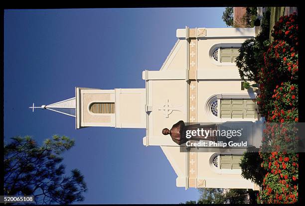 exterior of st. martin of tours catholic church - st-martin-of-tours-catholic-church stock pictures, royalty-free photos & images