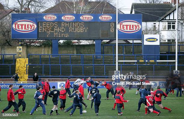 England Rugby Train 15 England Rugby Train With Leeds Rhinos Stock Photos, High-Res ...