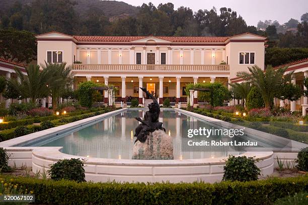 garden and reflecting pond at the getty villa - getty villa stockfoto's en -beelden