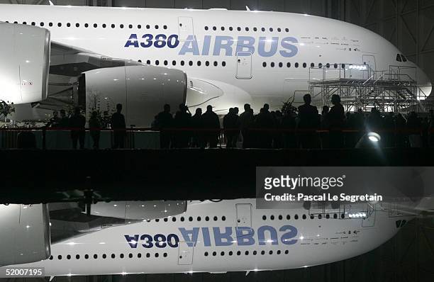 103 photos et images de Airbus Unveils The Superjumbo A380 - Getty Images