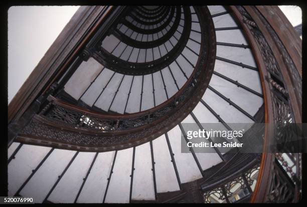 spiral staircase of the rookery building - rookery building stock pictures, royalty-free photos & images