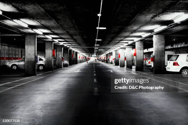 empty parking garage - silo automóvel imagens e fotografias de stock