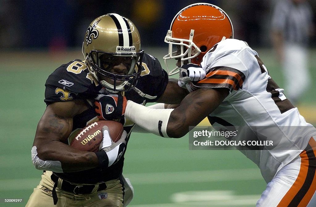 New Orleans Saints' Joe Horn (L) gets hit by Cleve