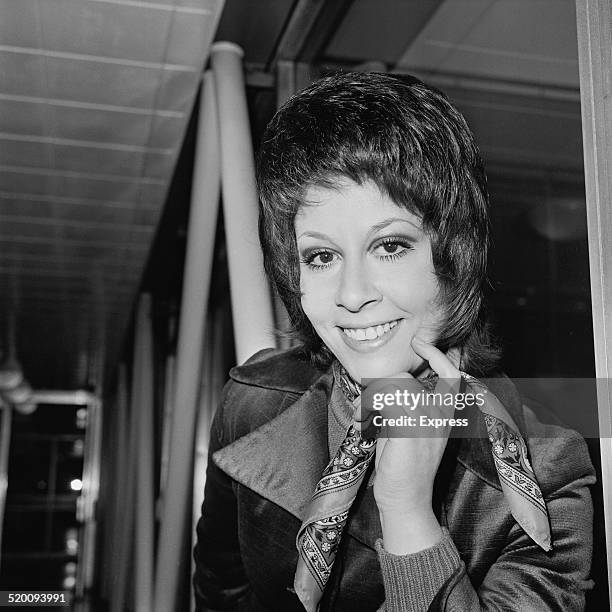 English singer and actress, Helen Shapiro, leaving London airport for New York to appear on the 'The David Frost Show', 1st February 1970.