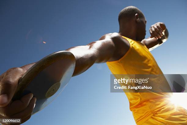 discus thrower - forward athlete stockfoto's en -beelden