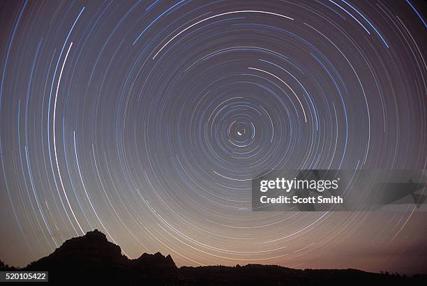 star trails - always on imagens e fotografias de stock