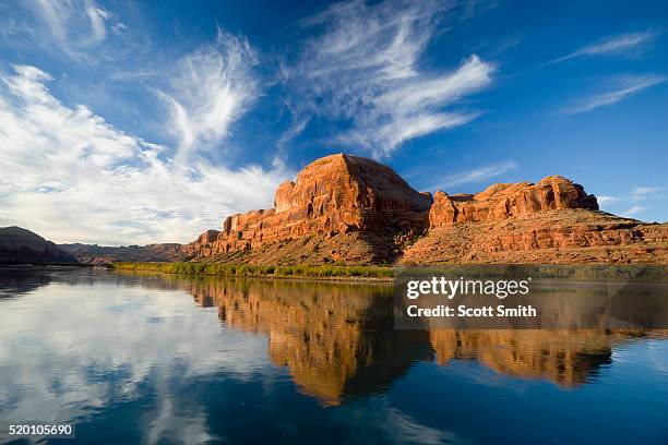utah. usa. cliffs & cirrus clouds reflected in colorado river at gold bar. colorado plateau. - moab utah fotografías e imágenes de stock