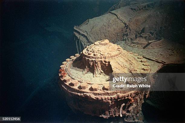 section of titanic shipwreck - rottame evento relativo ai trasporti foto e immagini stock