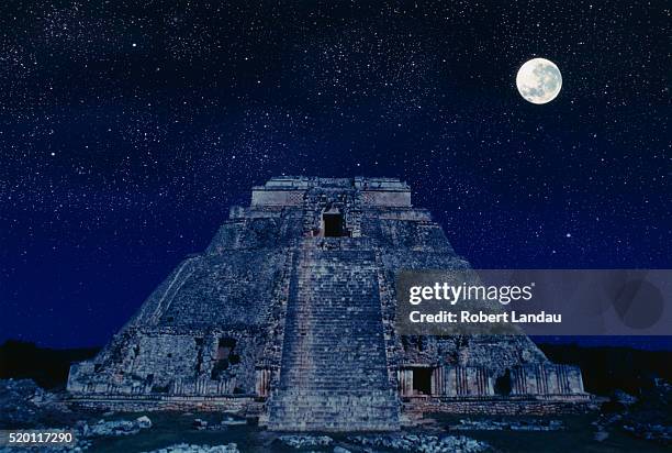 pyramid of the magician at night - uxmal fotografías e imágenes de stock