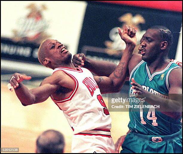 Chicago Bulls forward Dennis Rodman tangles with Charlotte Hornets forward Anthony Mason in the first quarter, 11 February at the United Center in...