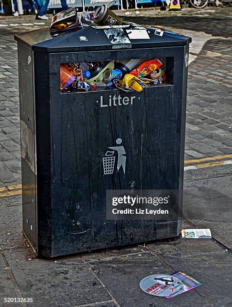 overflowing litter bin in edinburgh's grassmarket - overflow stock pictures, royalty-free photos & images