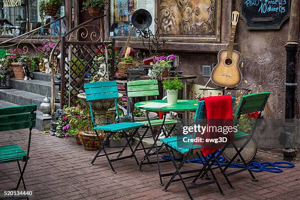 cafe in old town in gdansk, poland - gdansk 個照片及圖片檔