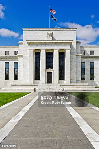 federal reserve building in washington, dc - federal reserve stock-fotos und bilder