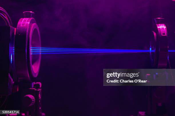 laser research in silicon valley - laser stockfoto's en -beelden