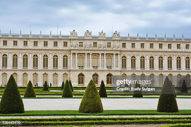 versailles palace and gardens - versailles park stock pictures, royalty-free photos & images