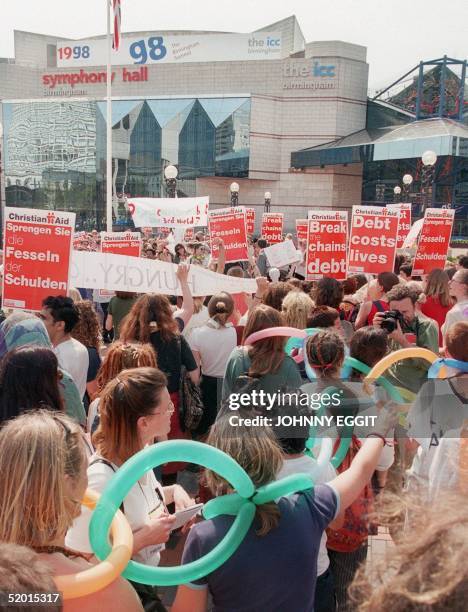 Thousands of demonstrators gather in front of the Symphonia City Hall in Birmingham 16 May in a bid to form a human chain around the city to call for...