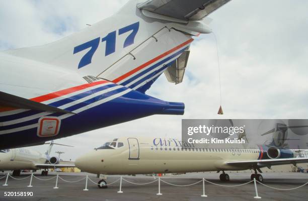 717 Length 182 Boeing 717 Stock Photos, High-Res Pictures, and Images - Getty Images