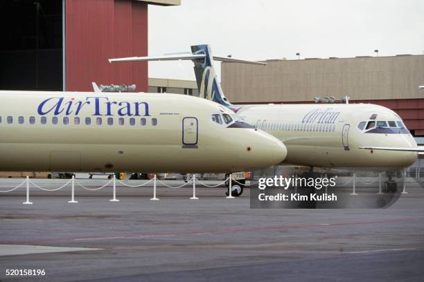 717 Length 182 Boeing 717 Stock Photos, High-Res Pictures, and Images - Getty Images