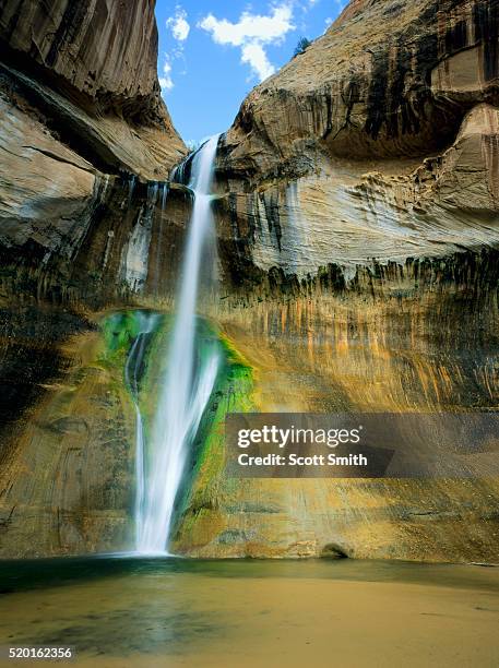 lower calf creek falls in grand staircase-escalante national monument - grand staircase escalante national monument stock-fotos und bilder