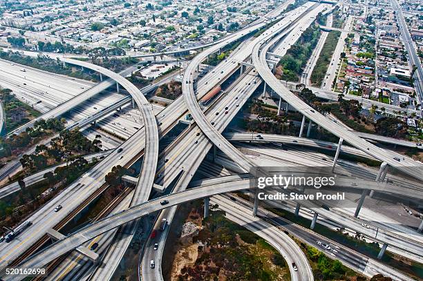 los angeles freeway - autosnelweg stockfoto's en -beelden