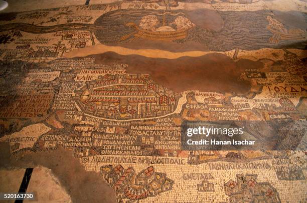 the mosaic map depicting jerusalem and the holy land - jerusalen fotografías e imágenes de stock