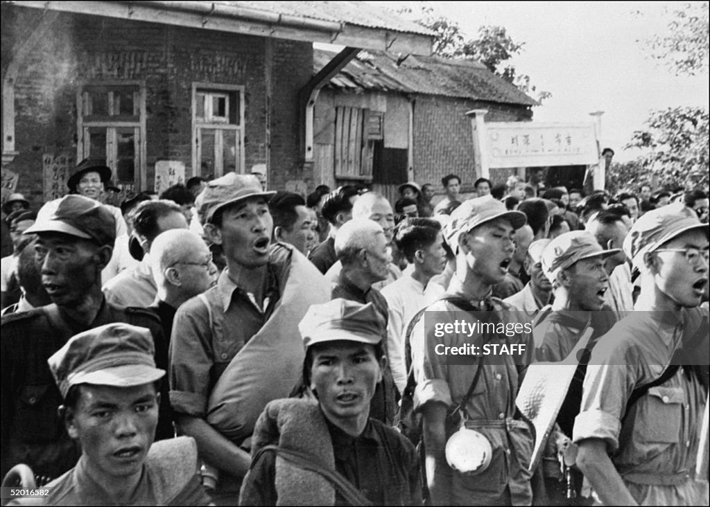 Communist soldiers from the East river unit song a