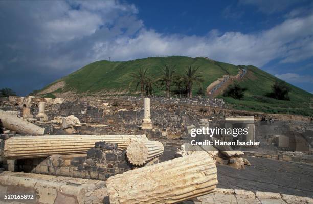 ruins of scythopolis - arabian peninsula stock pictures, royalty-free photos & images