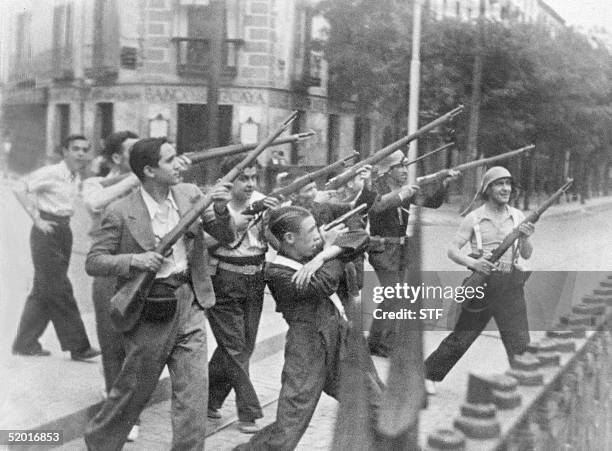 Picture taken during the Spanish Civil War in the late 30s of Republicans fighting in a street of an unidentified town against nationalist rebels.