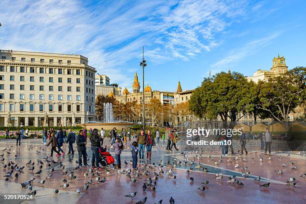 plaza catalunya in barcelona - catalonia square stock-fotos und bilder
