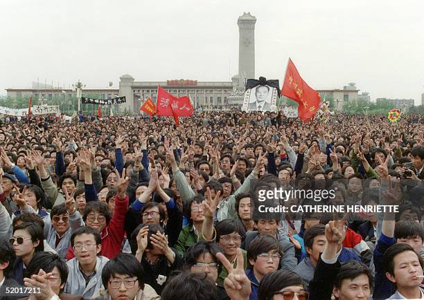 Students gesture and shout slogans as they pay respect 22 April 1989 in Beijing to former Chinese Communist Party leader and liberal reformer Hu...