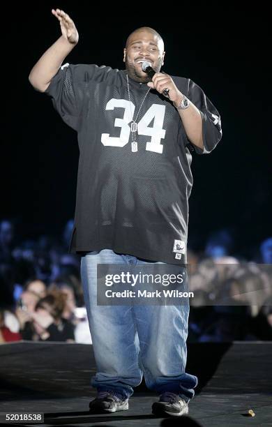 Ruben Studdard sings during the ?Youth Concert? hosted by Barbara and Jenna Bush, at the D.C. Armory January 18, 2005 in Washington D.C. The concert...