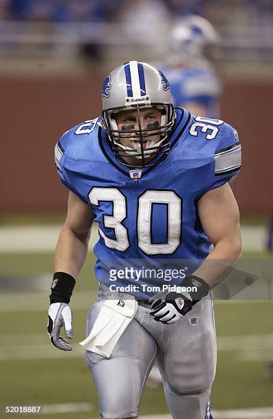Cory Schlesinger of the Detroit Lions is seen on the field during the game against the Arizona Cardinals at Ford Field on December 5, 2004 in...