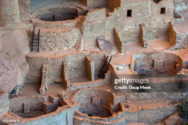 cliff palace indian ruins, mesa verde national park, colorado - anasazi ruins stockfoto's en -beelden