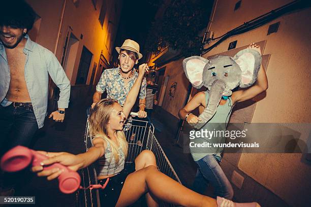 festas adolescentes a ridículo na rua - elephant head imagens e fotografias de stock