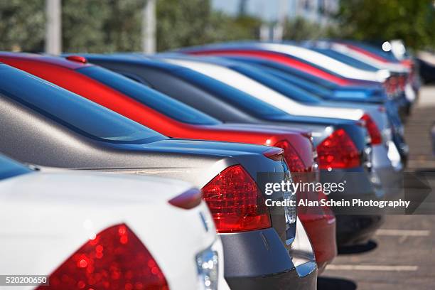 cars in a row - car dealership stockfoto's en -beelden