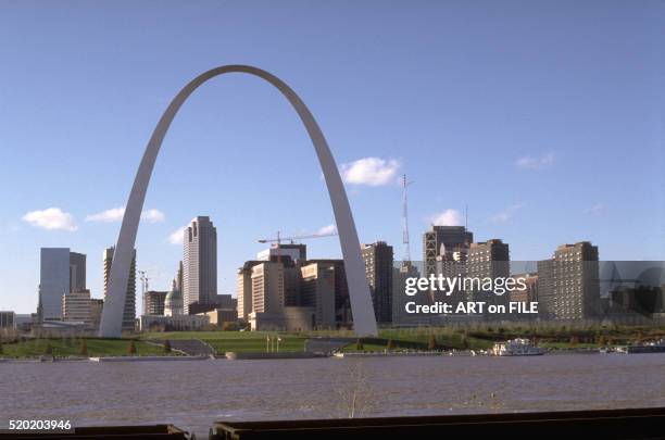 gateway arch in st. louis, missouri - missouri river stock pictures, royalty-free photos & images