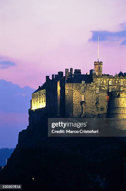 edinburgh castle at dusk, edinburgh, scotland - edinburgh castle stock pictures, royalty-free photos & images