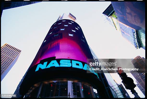 nasdaq stock market building - nasdaq stock pictures, royalty-free photos & images