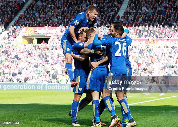 Jamie Vardy of Leicester City celebrates with his team mates after scoring to make it 0-1 during the Premier League match between Sunderland and...