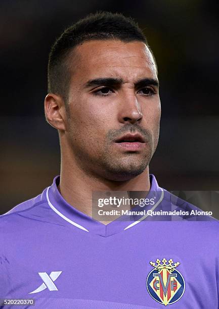 Sergio Asenjo of Villarreal looks on prior to the UEFA Europa League Quarter Final first leg match between Villarreal CF and Sparta Prague at El...