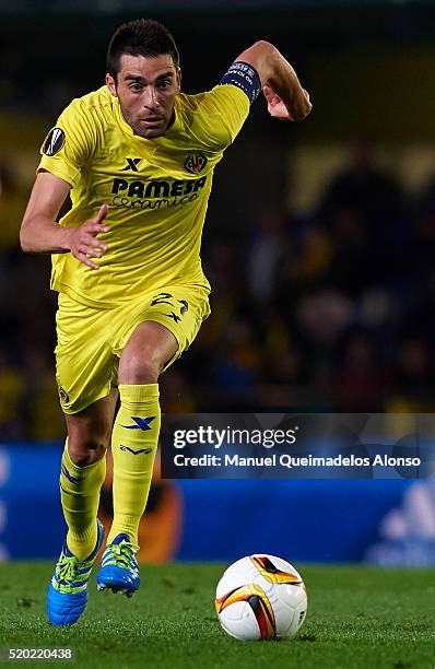 Bruno Soriano of Villarreal runs with the ball during the UEFA Europa League Quarter Final first leg match between Villarreal CF and Sparta Prague at...