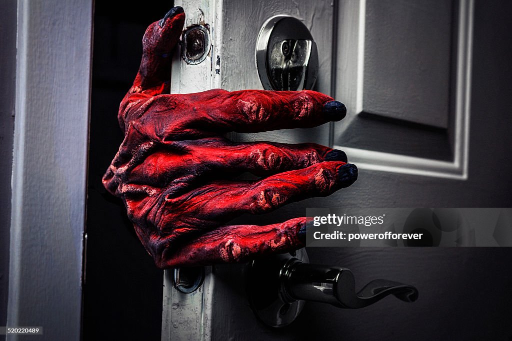 Monster's Hand Comming in der Tür