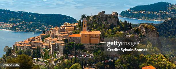 village and coast in eze, france - eze village - fotografias e filmes do acervo