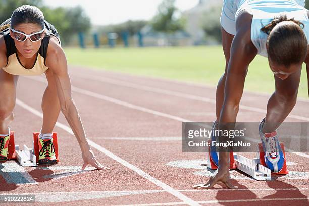 runners in starting blocks - relay race start line stock pictures, royalty-free photos & images