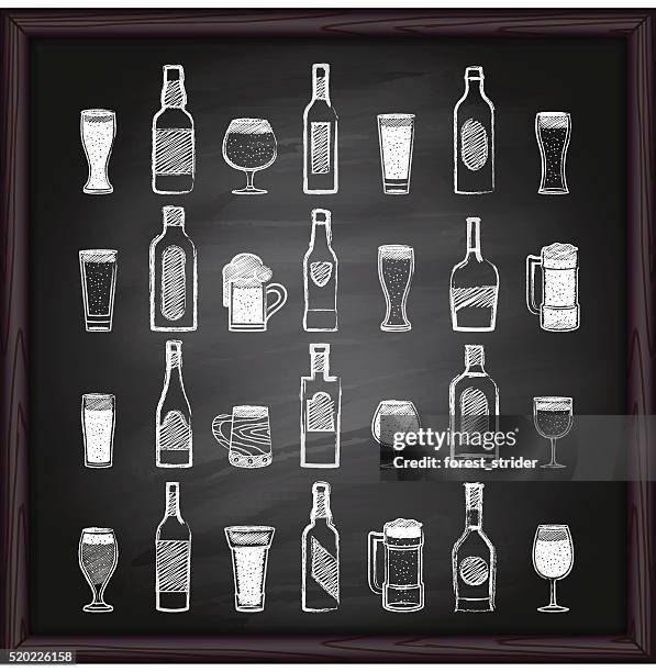 bier und alkohol symbole auf tafel - beer wallpaper stock-grafiken, -clipart, -cartoons und -symbole