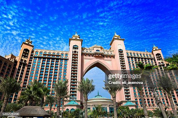 atlantis hotel auf palm jumeirah insel, dubai - atlantis stock-fotos und bilder